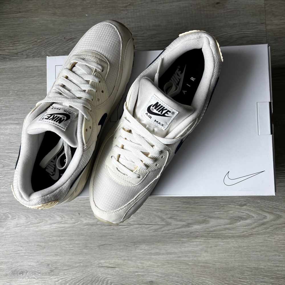 Nike ID White/Sail and Midnight Navy Blue Air Max 90 Sneakers (US 10.5M) - Picture 2 of 8